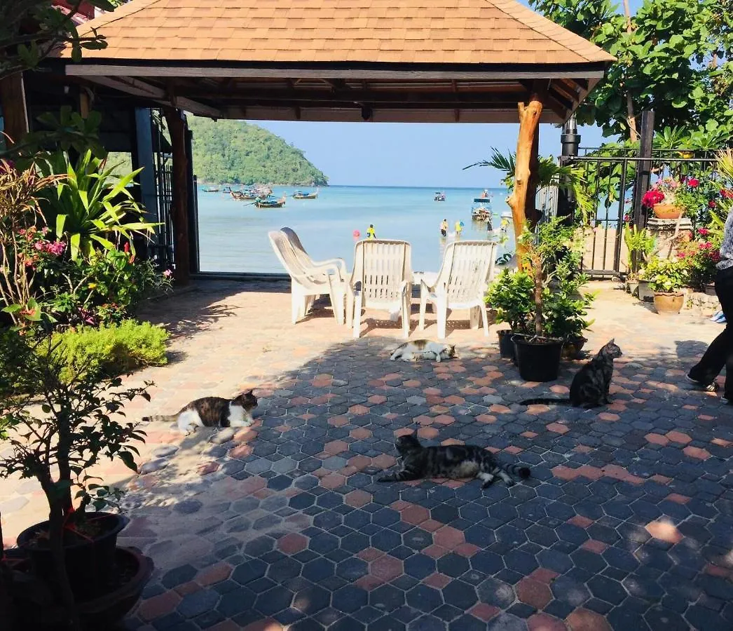 Dee Dee Sea Front Hostel Phi Phi Don Thailand