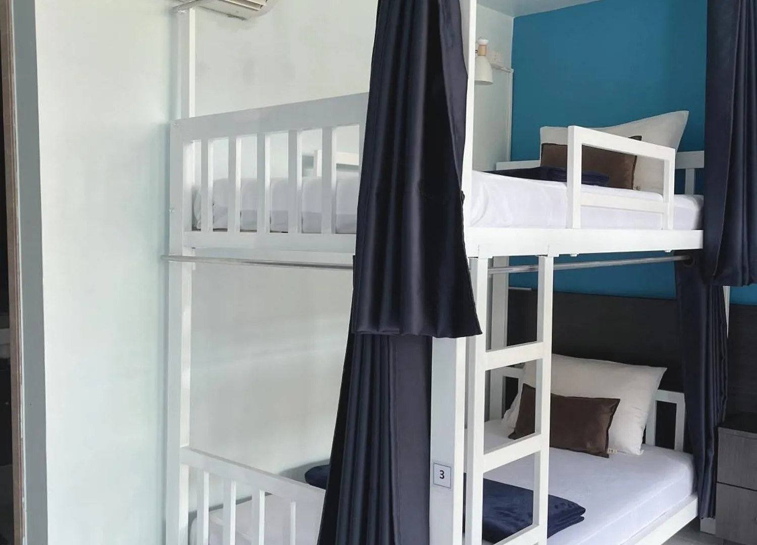 Dee Dee Sea Front Hostel Phi Phi Don Thailand