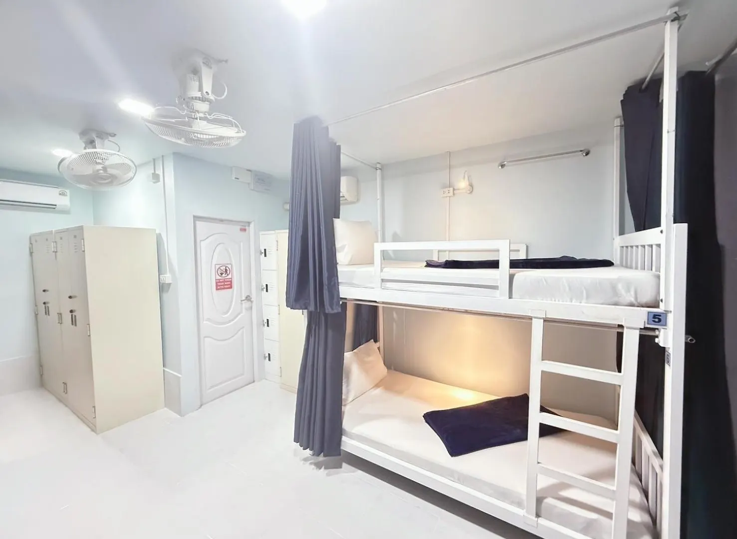 Dee Dee Sea Front Hostel Phi Phi Don